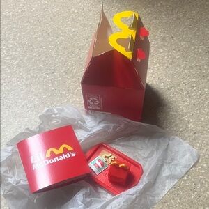 Lil McDonald’s happy meal with apple slices